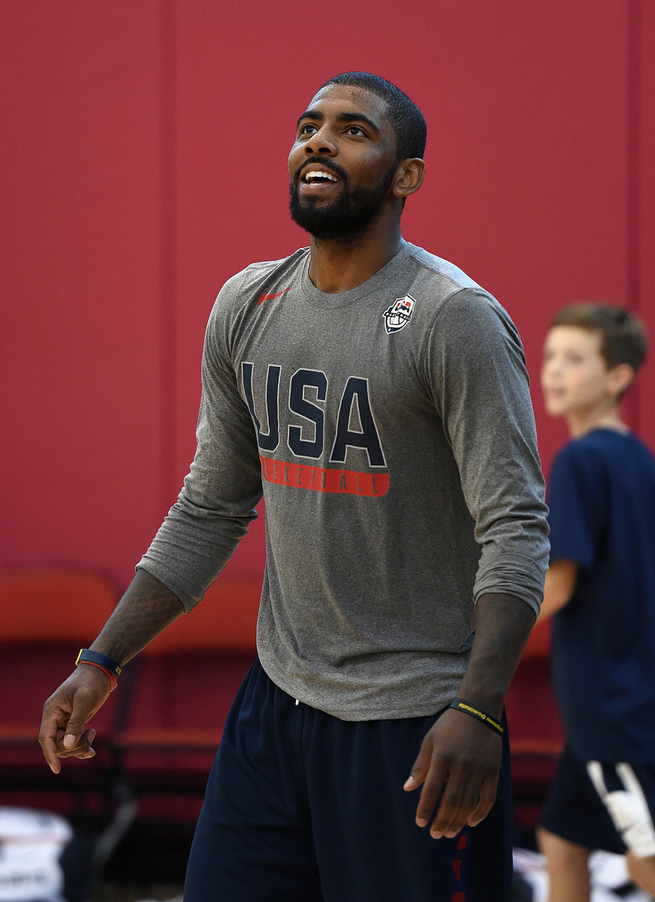 他们不仅斥 他们不仅斥