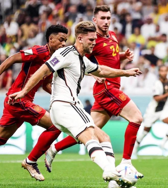 部被长传背 部被长传背